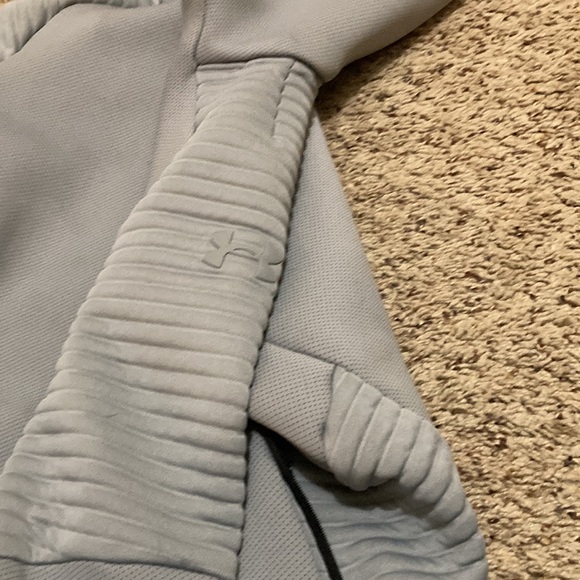 Grey under armour sweatshirt - Picture 2 of 5